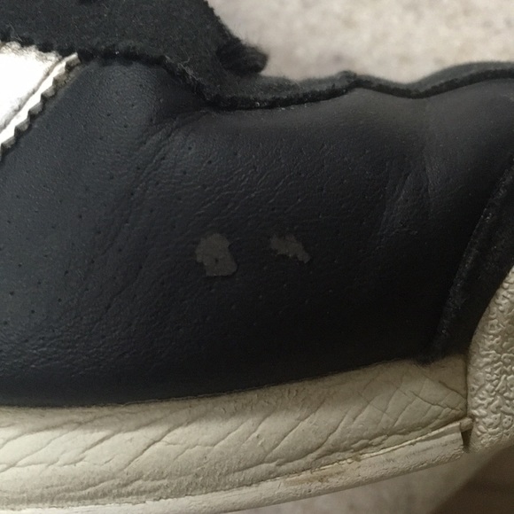 Size 6 black Samoa’s - Picture 2 of 4